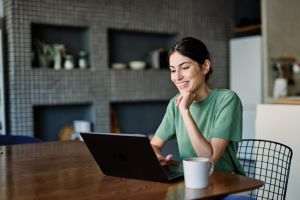 Cât durează aprobarea unui credit urgent online prin AXI Card?